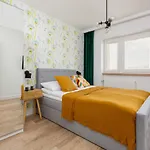 Floor View Marszalkowska By Renters ורשה